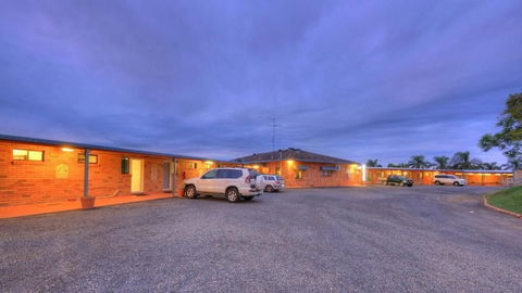 Jacaranda Motor Lodge - Tourism Guide 5
