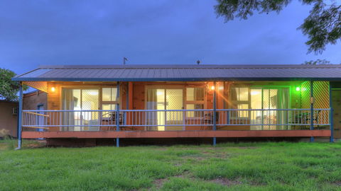 Jacaranda Motor Lodge - Tourism Guide 3