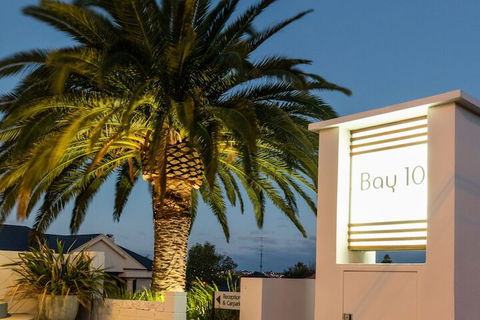 Bay 10 Accommodation - Travel Agents 1