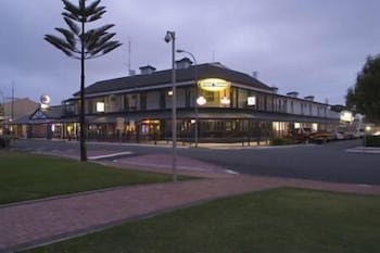 Grand Tasman Hotel - Travel Agents 0