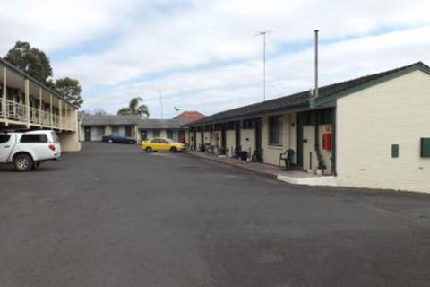 Collie Motel - Travel Agents 6