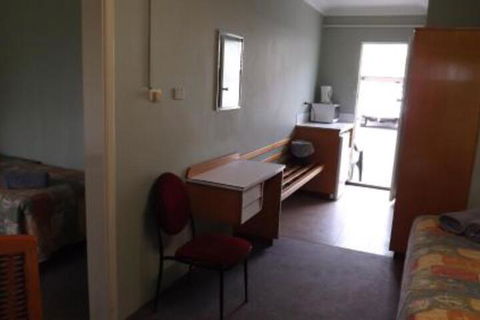 Collie Motel - Travel Agents 2