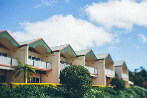 Tinaroo Lake Resort - Travel Agents 2