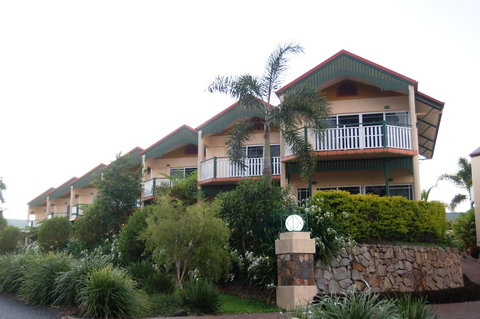 Tinaroo Lake Resort - Travel Agents 1