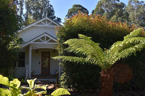 Gatehouse Cottage At Merrow Cottages - Mt Dandenong - Travel Agents 0