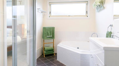 One Tree Bed & Breakfast - Travel Agents 3