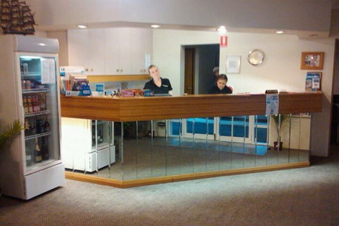 Blue Pacific Motel Swansea - Travel Search 1