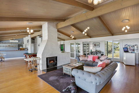 Clifftop Boutique Accommodation - Travel Agents 5
