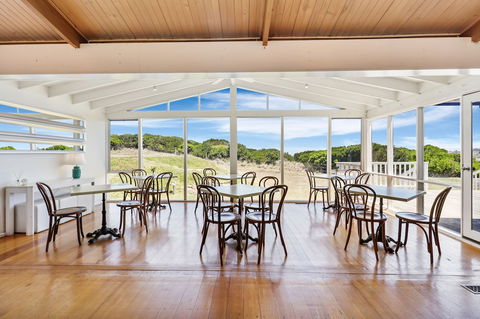 Clifftop Boutique Accommodation - Travel Agents 3