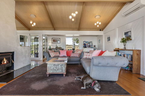 Clifftop Boutique Accommodation - Travel Agents 6