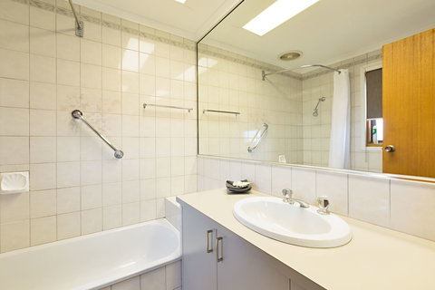 Statesman Motor Inn - Tourism Guide 5