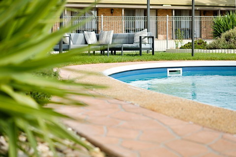 Statesman Motor Inn - Tourism Guide 4