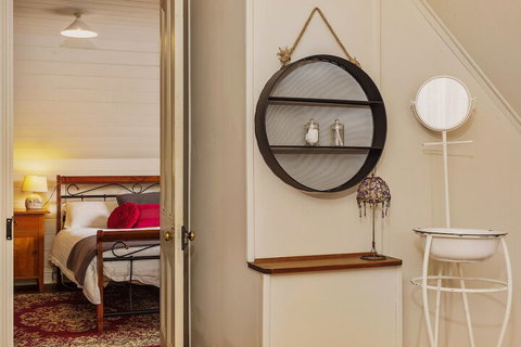 Crabtree House - Travel Agents 2