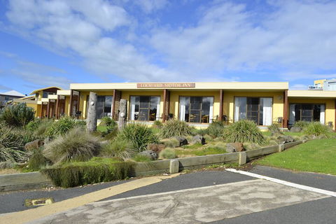 Loch Ard Motor Inn - Tourism Guide 4