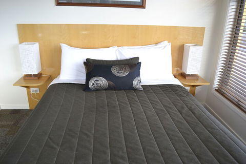 Loch Ard Motor Inn - Tourism Guide 7