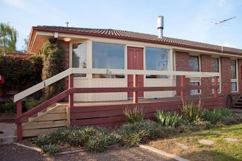 Yarra Glen Racecourse Apartments - Tourism Guide 0