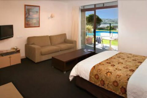 Whale Motor Inn And Restaurant - Cruises Travel 4