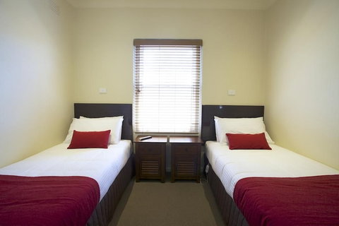 Amaroo Motel - Travel Search 5