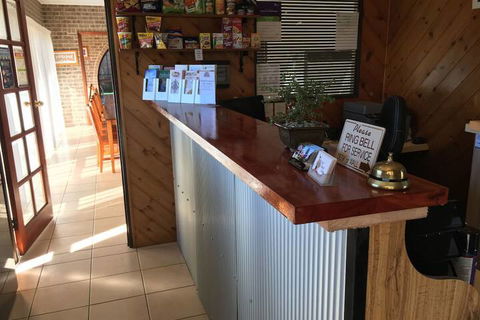 Idlewilde Town & Country Motor Inn - Travel Search 5