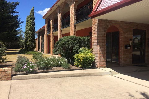 Idlewilde Town & Country Motor Inn - Travel Search 2