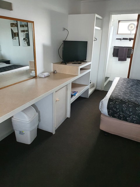 Budget On The Lake - Travel Agents 5