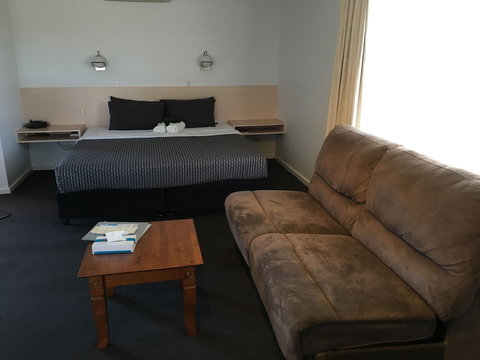 Budget On The Lake - Travel Agents 2