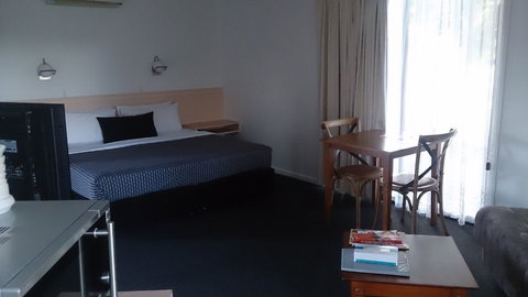 Budget On The Lake - Travel Agents 3