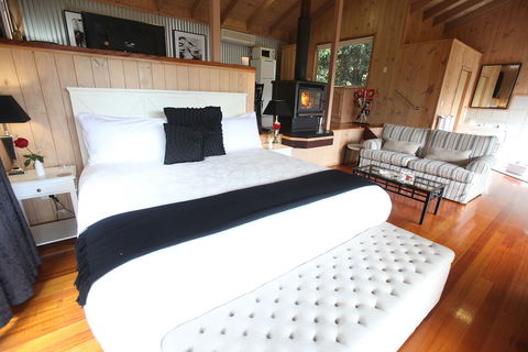 Belle's At Montville - Travel Search 5