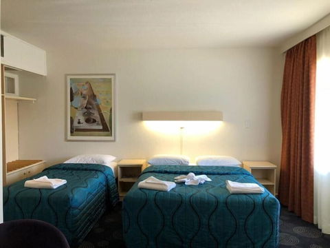 The Astor Hotel Motel - Travel Agents 1