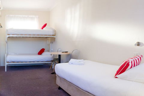Bathurst Explorers Motel - Cruises Travel 5