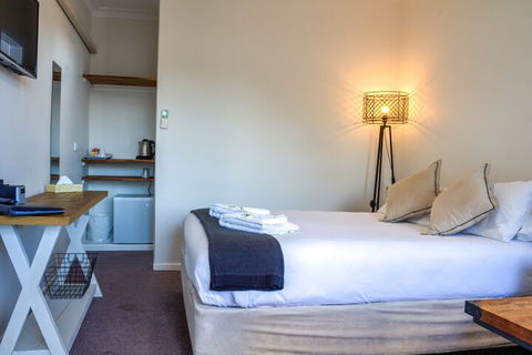 Bathurst Explorers Motel - Cruises Travel 6