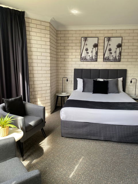 Beach Park Motel - Travel Agents 5