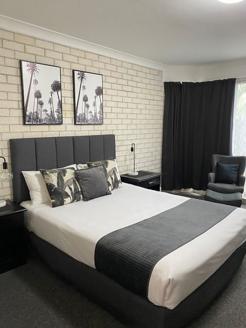 Beach Park Motel - Travel Agents 3