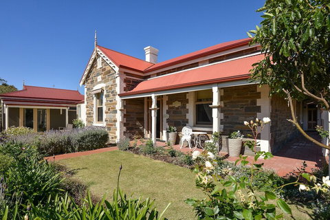 Trafalgar Premium Vintage Suites - Tourism Guide 5