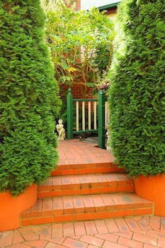 Mary Card's Coach House - Travel Agents 2