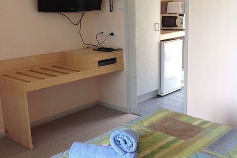 Farnboro Motel - Cruises Travel 4