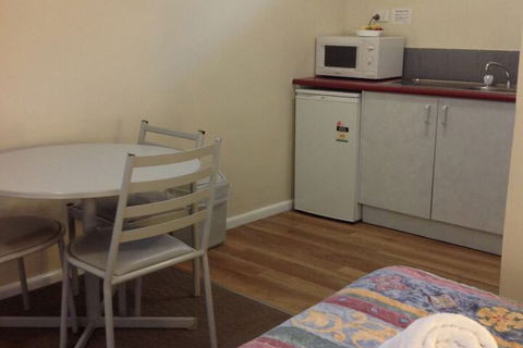 Farnboro Motel - Cruises Travel 7