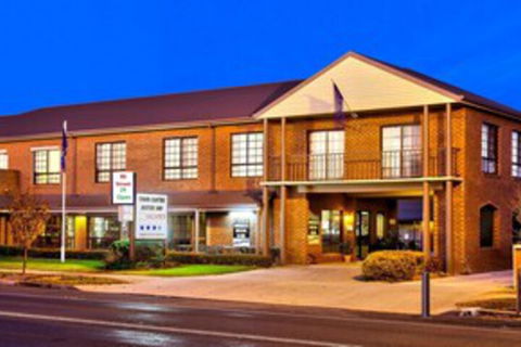 Holbrook Town Centre Motor Inn - Travel Agents 0