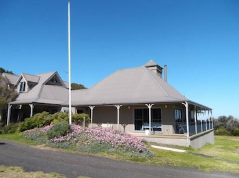 Swan Lake Guest House - Travel Agents 1