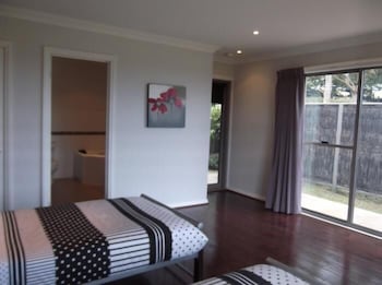 Swan Lake Guest House - Travel Agents 6