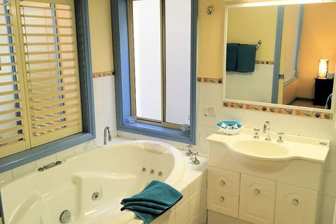 Al Mare Beachfront Retreat - Travel Search 5