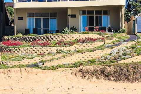 Al Mare Beachfront Retreat - Travel Search 1