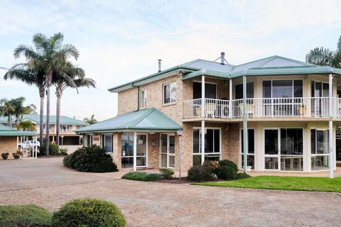 Harbourview House - Cruises Travel 2