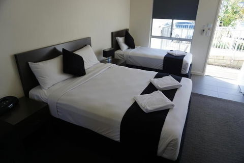 Dooleys Springsure Tavern And Motel - Travel Search 6