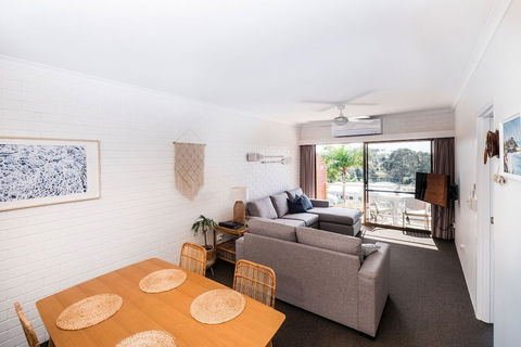 Mollymook Seascape Motel & Apartments - Travel Search 6