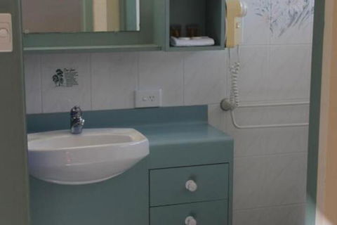 Caloundra Suncourt Motel - Travel Search 3
