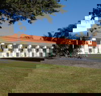 Moon River Motor Inn - Cruises Travel