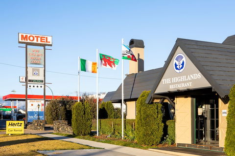 New England Motor Lodge - Tourism Guide 0
