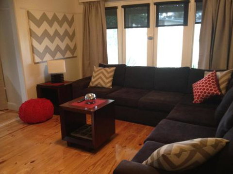 Ploughmans On Ivy - Travel Agents 1