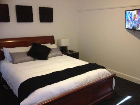 Ploughmans On Ivy - Travel Agents 3